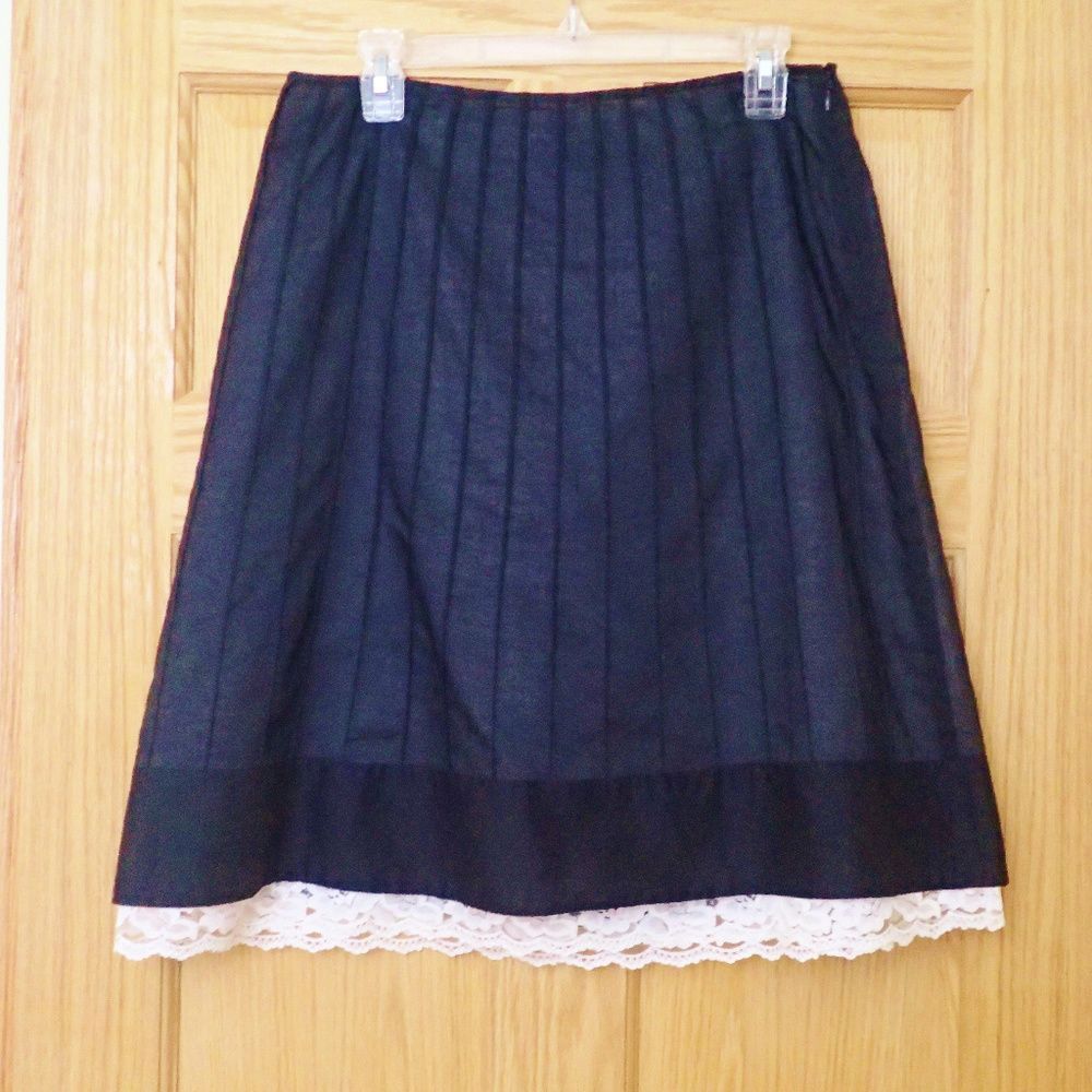 Ann Taylor Pleated with Lace Hem - Size 10P